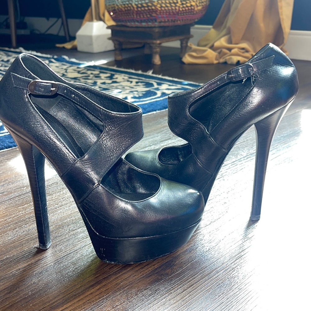 Black FENDI HEELS!!!! Sz 38